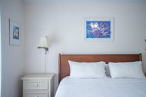 Downtown Casa Caribe by Brightwild Pool