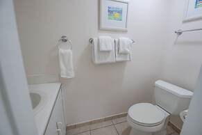 Downtown Casa Caribe by Brightwild Pool