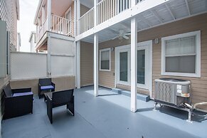 Downtown Casa Caribe by Brightwild Pool