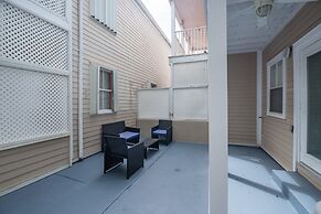 Downtown Casa Caribe by Brightwild Pool