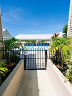 Downtown Casa Caribe by Brightwild Pool