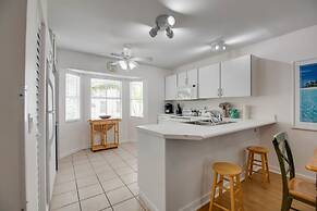 Downtown Casa Caribe by Brightwild Pool