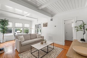 The Adaline 3 Hyde Park Apt Steps to Bayshore