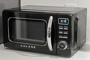 The Adaline 3 Hyde Park Apt Steps to Bayshore