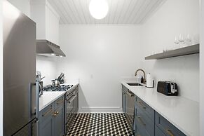 The Adaline 3 Hyde Park Apt Steps to Bayshore