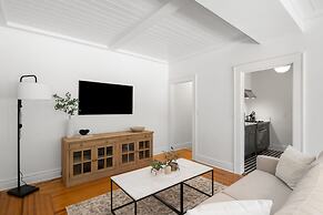 The Adaline 3 Hyde Park Apt Steps to Bayshore