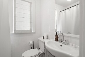 The Adaline 3 Hyde Park Apt Steps to Bayshore