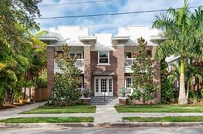 Soho Siesta Stunning Soho Apt w Private Balcony