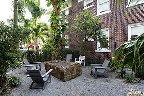 Soho Siesta Stunning Soho Apt w Private Balcony