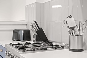 Soho Siesta Stunning Soho Apt w Private Balcony