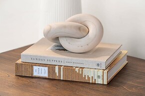 The Adaline 7 Luxury Hyde Park Apt