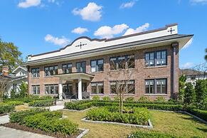 The Adaline 7 Luxury Hyde Park Apt