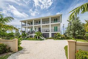 Ebberly House by Brightwild Amazing Pool