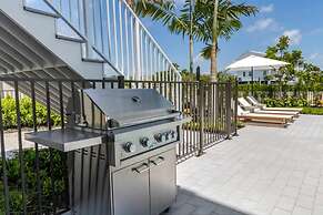 New Altair House by Brightwild Pool Pets