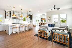 New Altair House by Brightwild Pool Pets