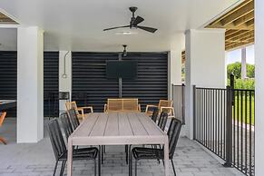 New Crestwood House by Brightwild Huge Pool