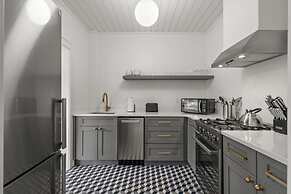 The Adaline 8 Luxury Hyde Park Apt