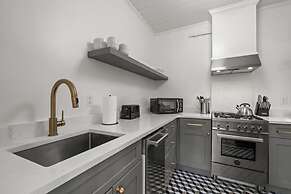 The Adaline 8 Luxury Hyde Park Apt