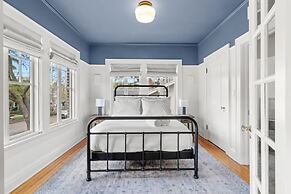 The Adaline 8 Luxury Hyde Park Apt