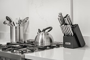 The Adaline 8 Luxury Hyde Park Apt