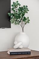 The Adaline 8 Luxury Hyde Park Apt