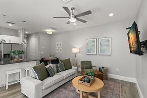 Canopy Cove Stunning 2BR Apt Heart of Downtown