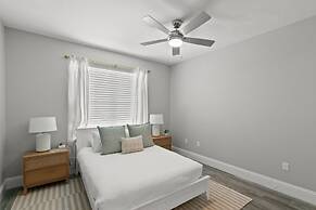 Canopy Cove Stunning 2BR Apt Heart of Downtown