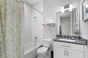 Canopy Cove Stunning 2BR Apt Heart of Downtown