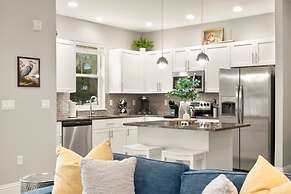 NEW Canopy Cabana Luxury Downtown Apt