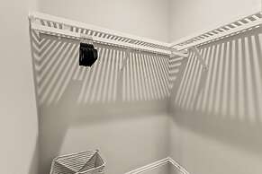 NEW Canopy Cabana Luxury Downtown Apt