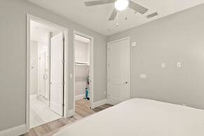 NEW Canopy Cabana Luxury Downtown Apt