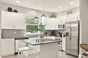 NEW Canopy Cabana Luxury Downtown Apt