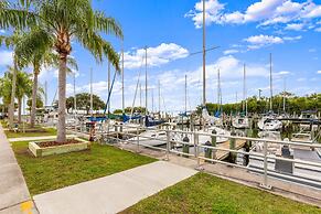 NEW Canopy Cabana Luxury Downtown Apt