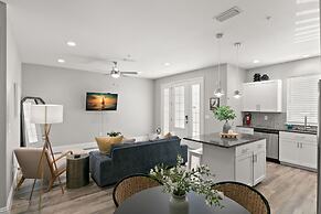 NEW Canopy Cabana Luxury Downtown Apt