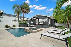 Soho Serenity by Brightwild Pool Hot Tub