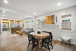 Soho Serenity by Brightwild Pool Hot Tub