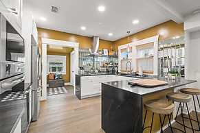 Soho Serenity by Brightwild Pool Hot Tub