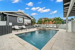 Soho Serenity by Brightwild Pool Hot Tub