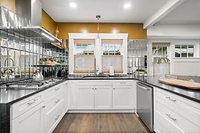 Soho Serenity by Brightwild Pool Hot Tub