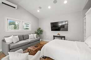 Soho Serenity by Brightwild Pool Hot Tub