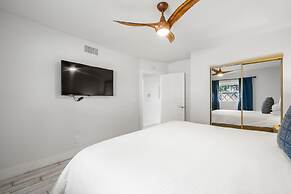 Stunning 2BR Suite, Just Steps to the Beach