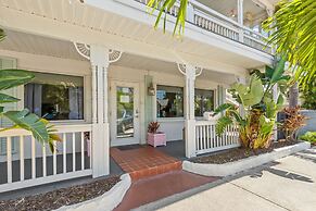 Stunning 2BR Suite, Just Steps to the Beach
