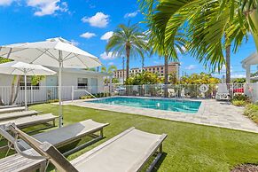 Stunning 2BR Suite, Just Steps to the Beach