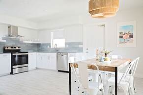 Stunning 2BR Suite, Just Steps to the Beach