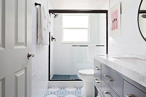 Stunning 2BR Suite, Just Steps to the Beach