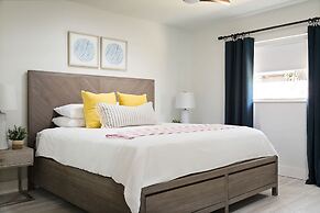 Stunning 2BR Suite, Just Steps to the Beach