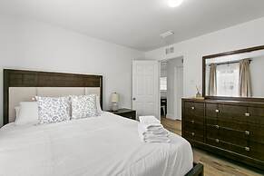 NEW St Pete Retreat Newly Updated Pet Friendly