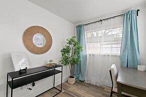 NEW St Pete Retreat Newly Updated Pet Friendly