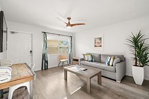 Deluxe King Condo Updated Suite by the Beach!