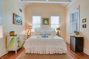 NEW The Delaney House - Private Pool Remodeled